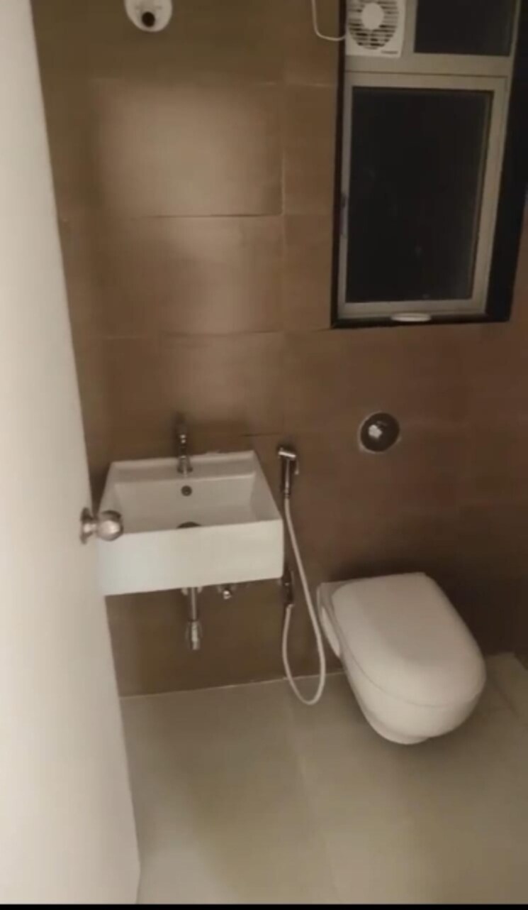 Bathroom, sheth-avalon 4 Bedroom 1800 Sq.Ft. Apartment In Majiwada Thane 6519163