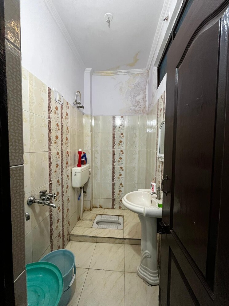 Bathroom, metro-suites-glitz 3 Bedroom 1895 Sq.Ft. Apartment In Vasundhara Sector 2 Ghaziabad 6524954