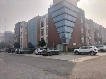  Office Space For Sale in Sushant Golf City