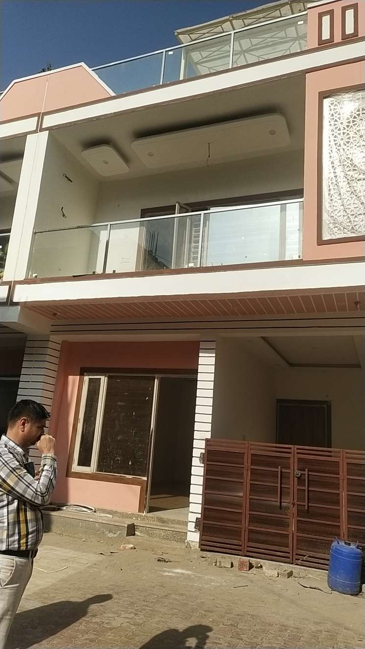 5 Bedroom 100 Sq.Yd. Villa in Sector 16 Greater Noida