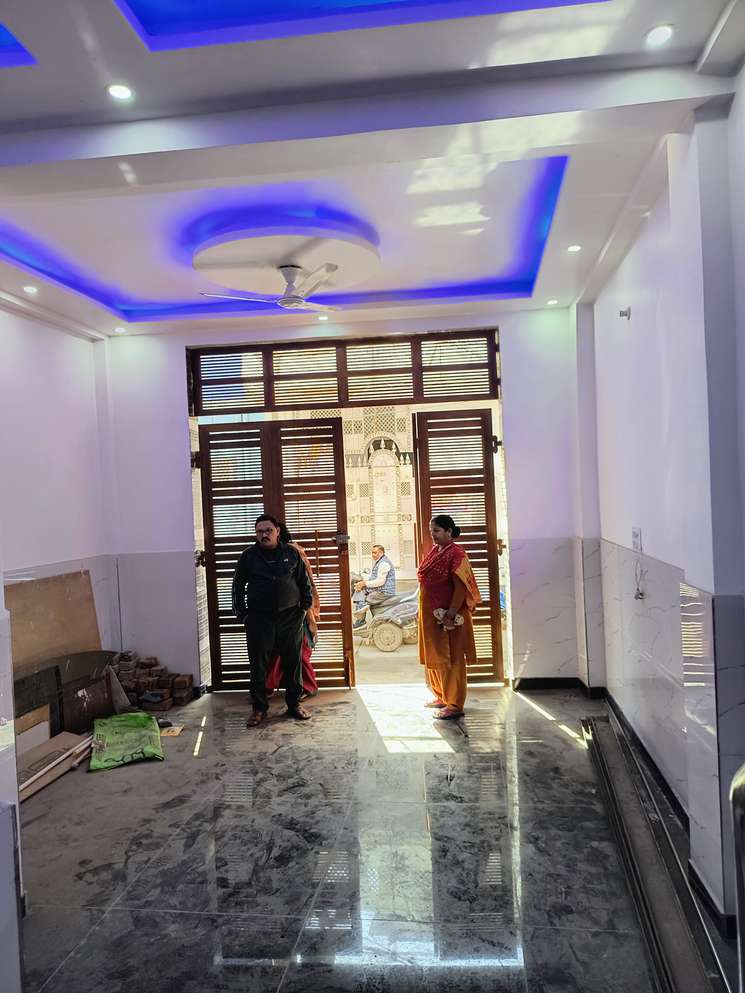 3 Bedroom 50 Sq.Yd. Independent House in Dwarka Mor Delhi