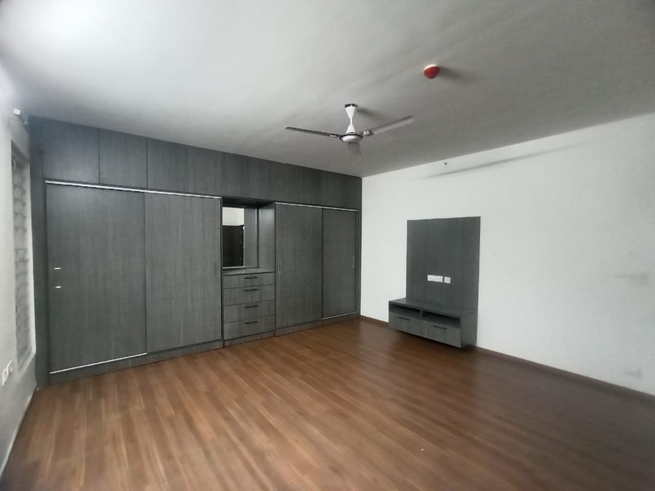 Rental 3 Bedroom 2000 Sq.Ft. Apartment in Cybercity Marina Skies, Hi