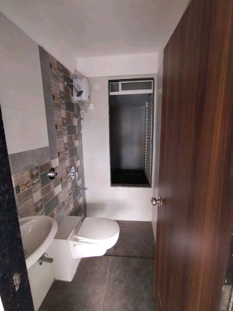 Bathroom, lodha-crown-kolshet 2 Bedroom 530 Sq.Ft. Apartment In Kolshet Road Thane 6545030