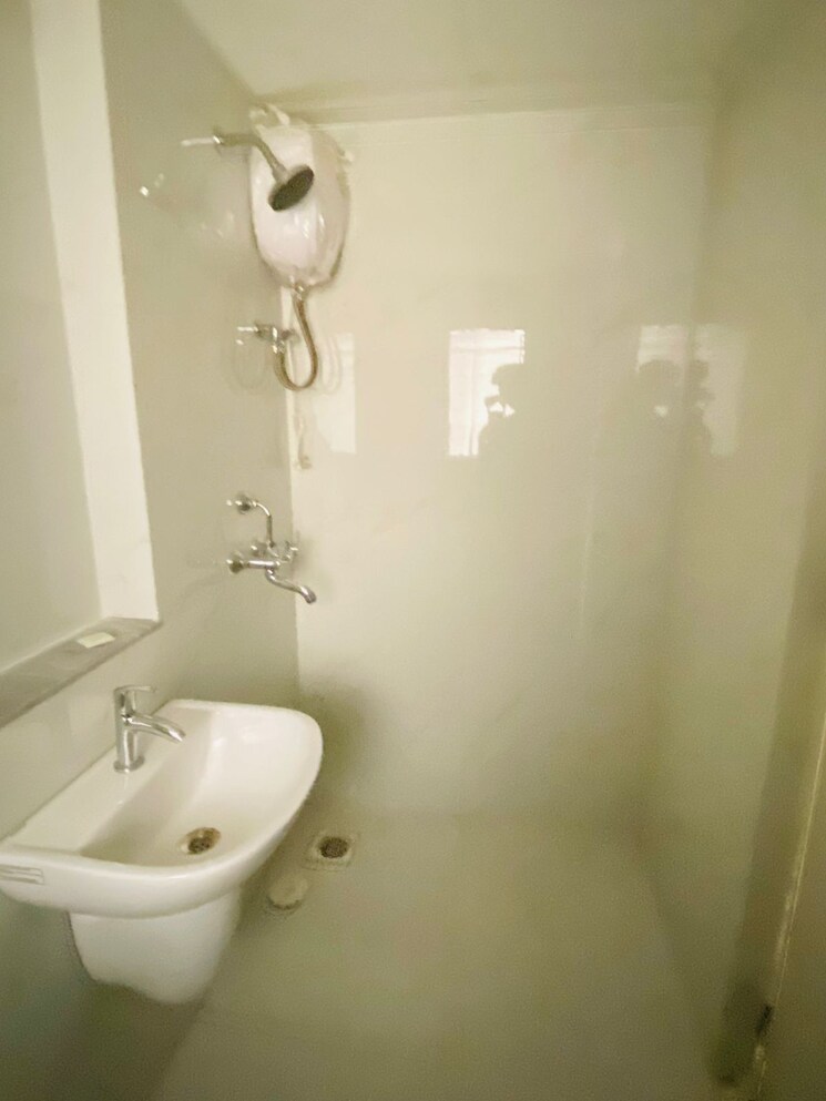 Bathroom, sheth-zuri 1 Bedroom 426 Sq.Ft. Apartment In Majiwada Thane 6546125