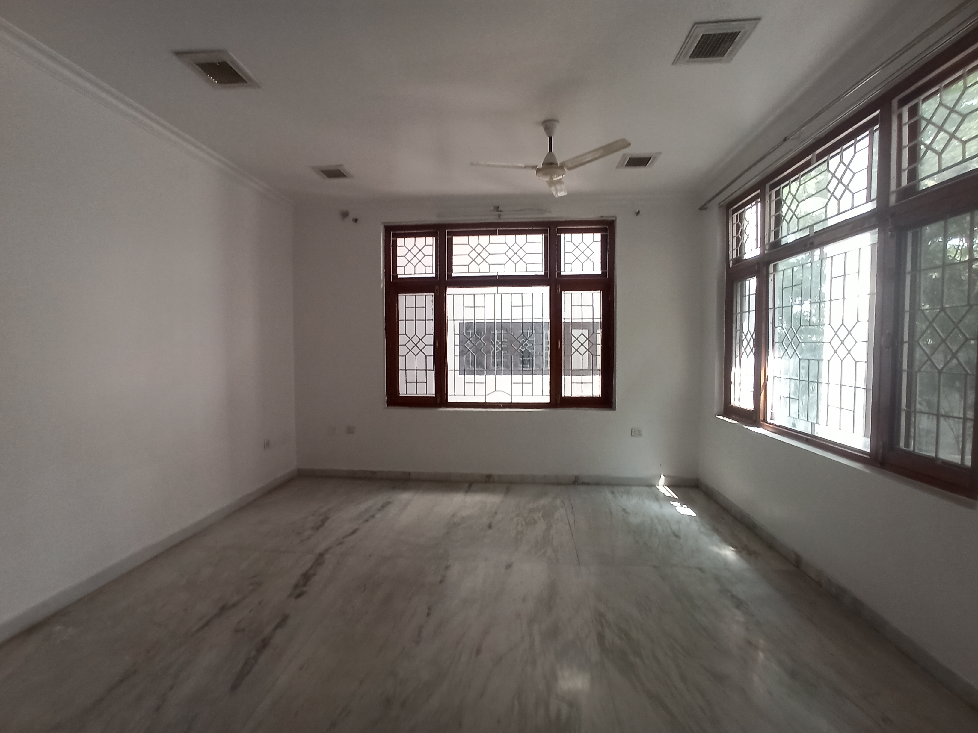 Rental Commercial Shop 7753 Sq.Ft. in Jubilee Hills Hyderabad 6080160