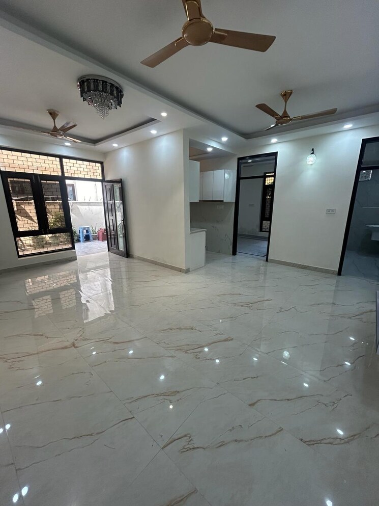  Parking, vasundhara sector 5 4 Bedroom 2400 Sq.Ft. Builder Floor In Vasundhara Sector 5 Ghaziabad 6550118