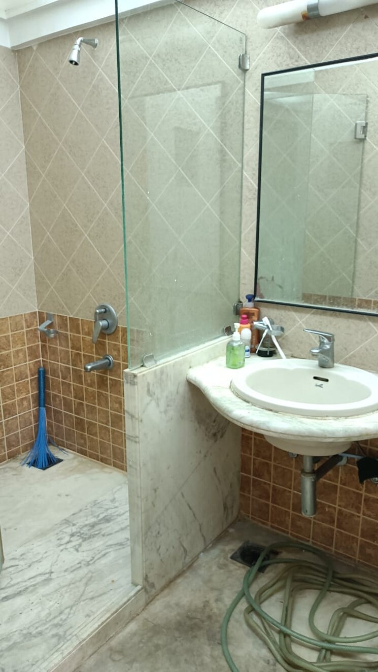 Bathroom, rachana-belvedere-apartment 4 Bedroom 4725 Sq.Ft. Penthouse In Aundh Pune 6556020