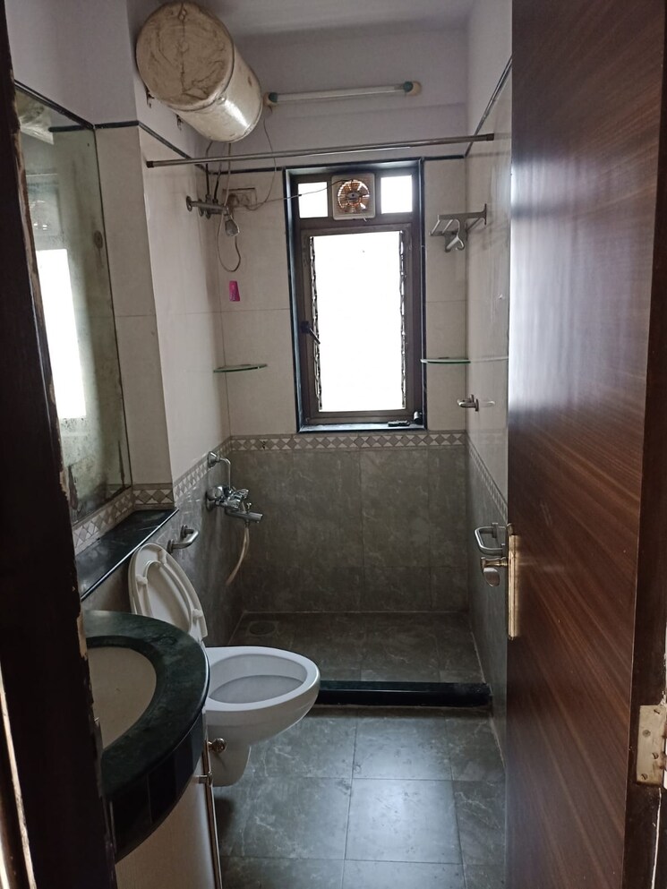 Bathroom, jp-decks 4 Bedroom 1690 Sq.Ft. Apartment In Goregaon East Mumbai 6556733