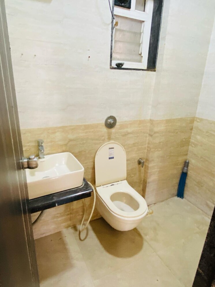 Bathroom, safal-shree-saraswati-phase-4 1 Bedroom 450 Sq.Ft. Apartment In Chembur Mumbai 6558889