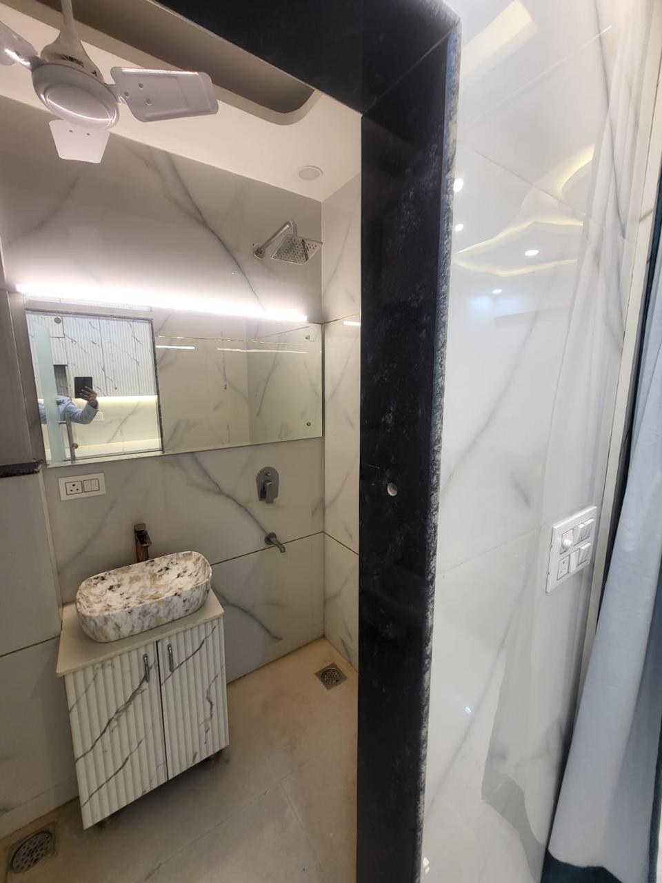 Rental 1.5 Bedroom 450 Sq.Ft. Apartment in DLF Capital Greens Phase I