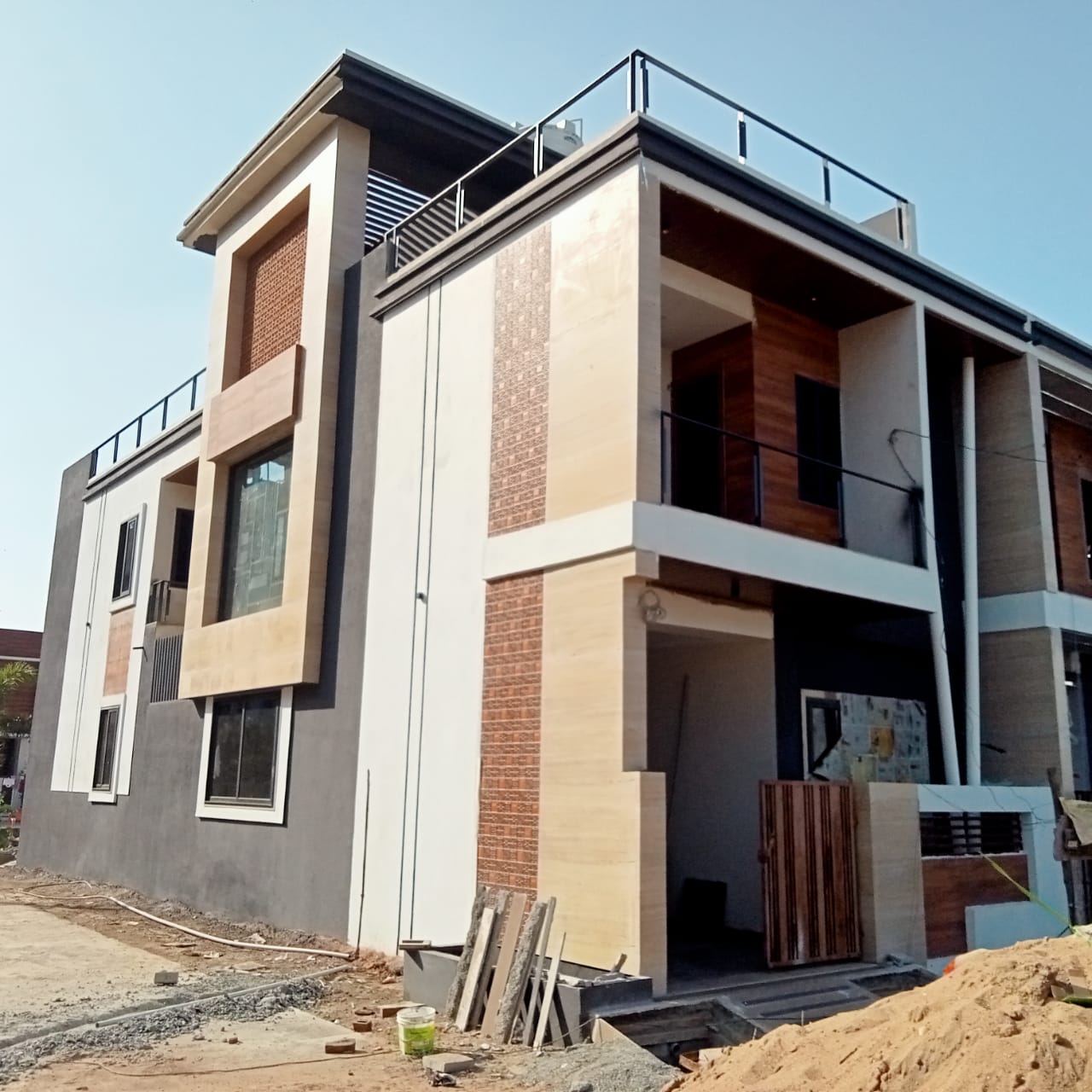 Resale 4 Bedroom 3500 Sq.Ft. Villa in Nipania Indore 7304527