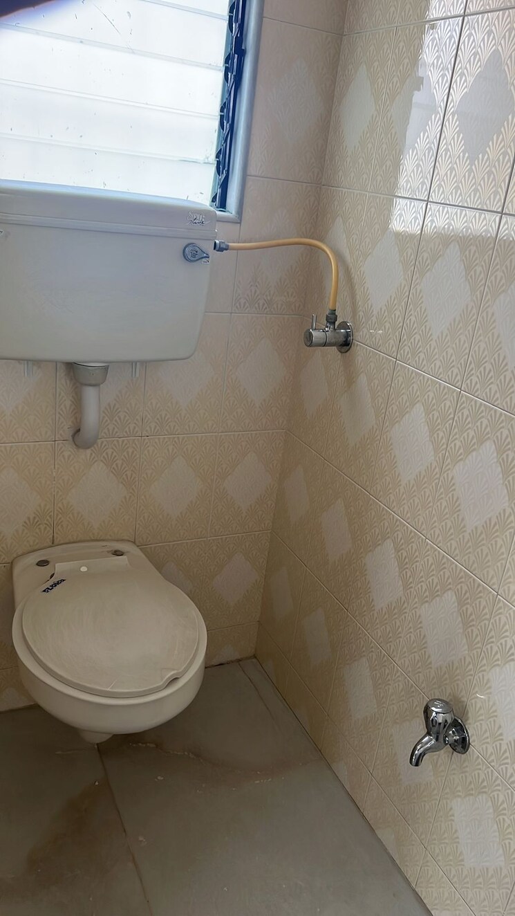 Bathroom, omkar-chs-dadar 2 Bedroom 750 Sq.Ft. Apartment In Dadar West Mumbai 6567922