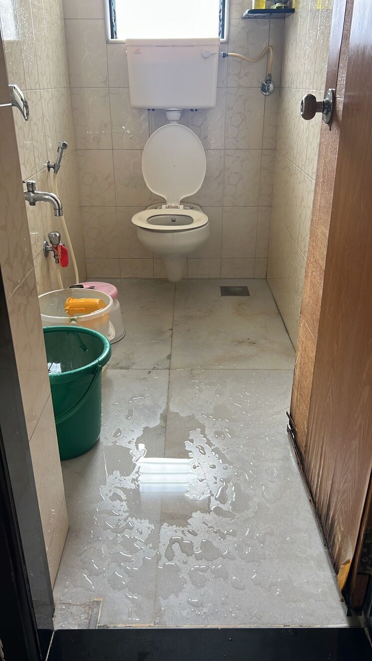 Bathroom, omkar-chs-dadar 2 Bedroom 750 Sq.Ft. Apartment In Dadar West Mumbai 6567922