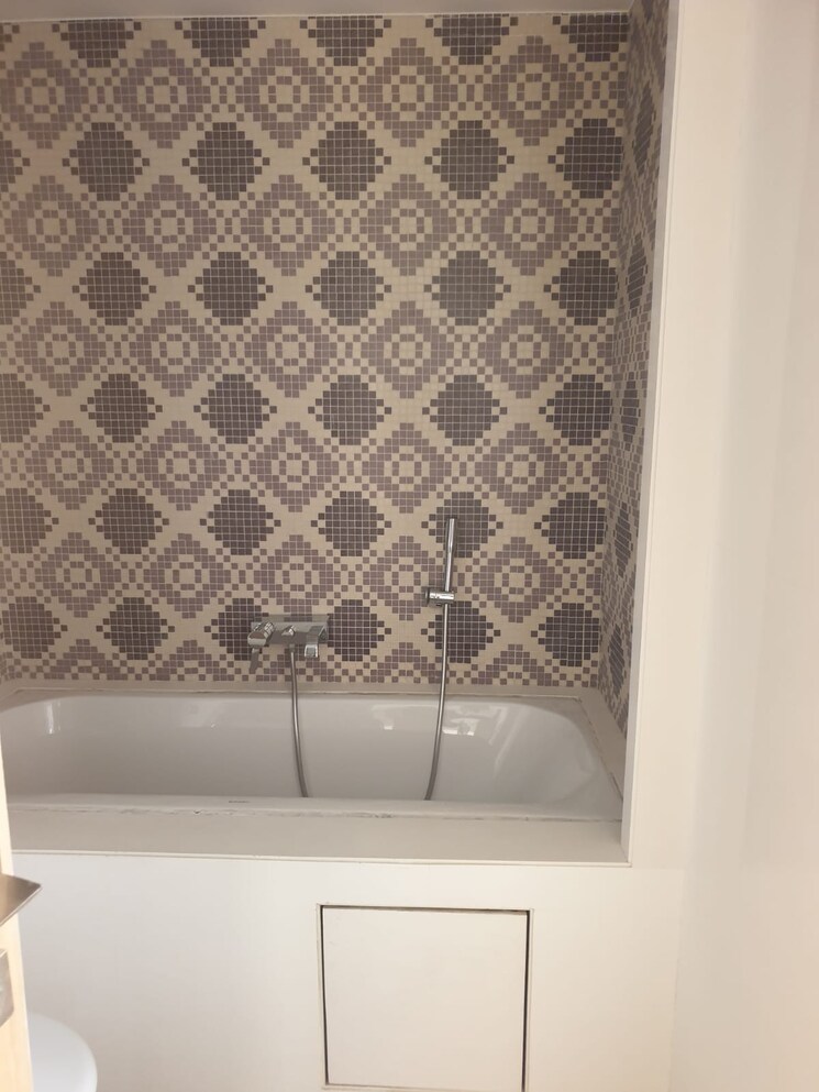 Bathroom, lodha-fiorenza 4 Bedroom 2056 Sq.Ft. Apartment In Goregaon East Mumbai 6573035