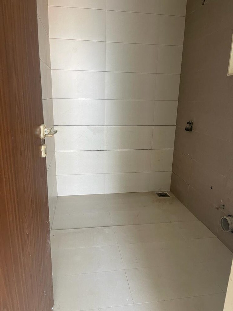 Bathroom, dudhawala-proxima-residences 3 Bedroom 1750 Sq.Ft. Apartment In Andheri East Mumbai 6573761