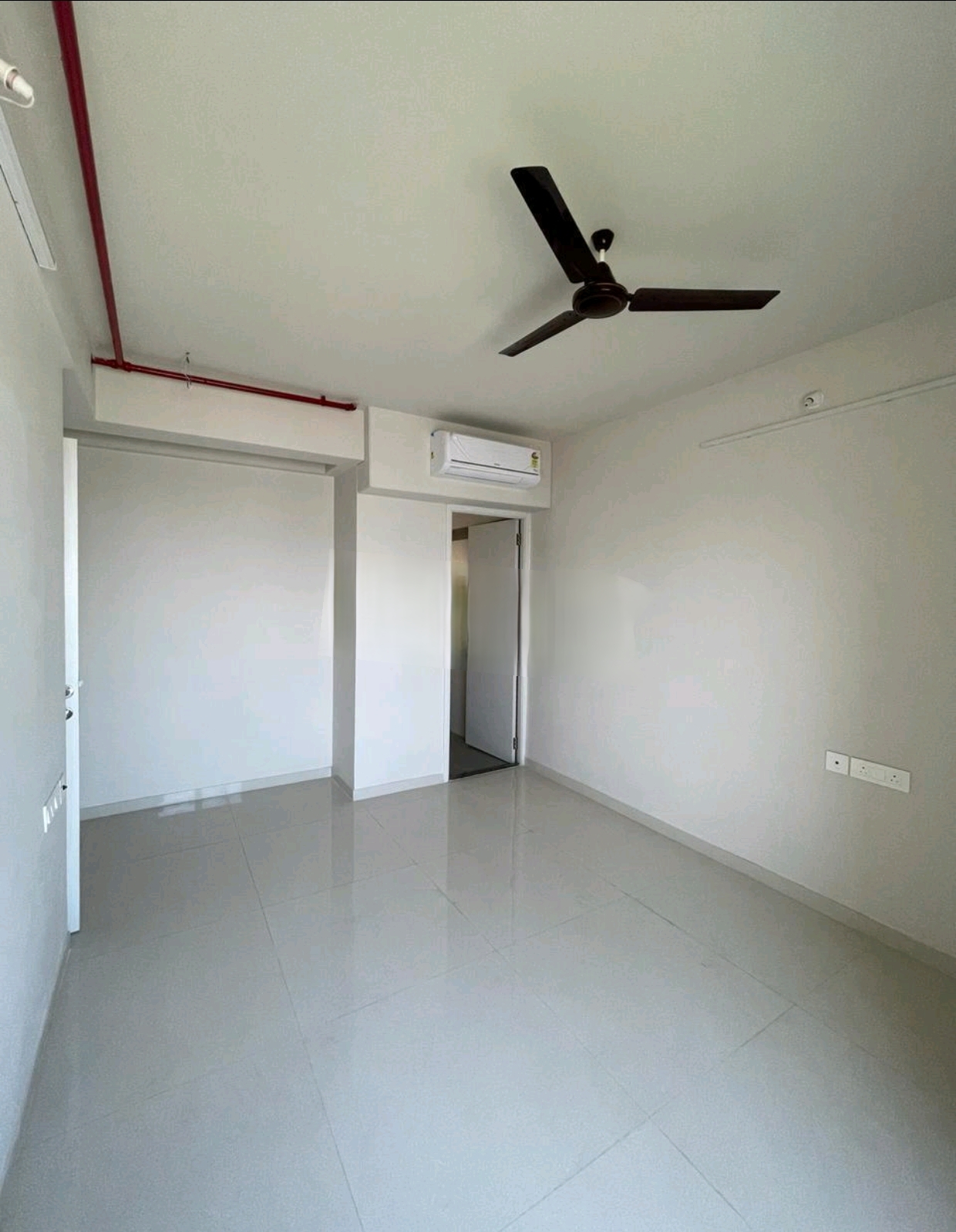 Rental 2 Bedroom 714 Sq.Ft. Apartment in Rustomjee Urbania, Majiwada