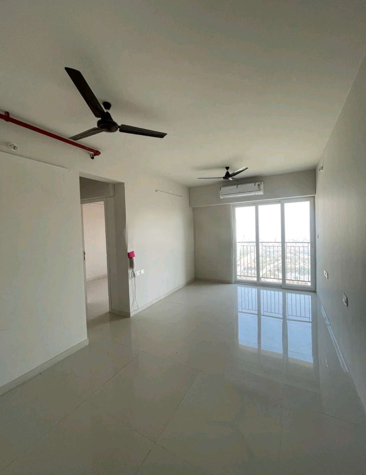 Rental 2 Bedroom 714 Sq.Ft. Apartment in Rustomjee Urbania, Majiwada