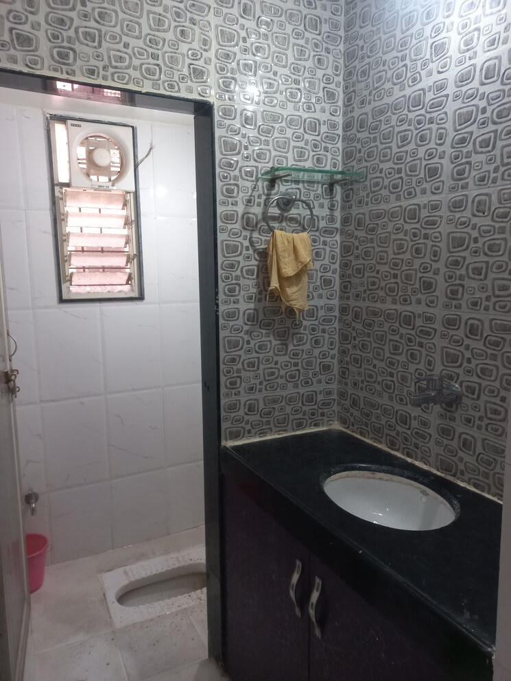 Bathroom, ganesh-park 1 Bedroom 550 Sq.Ft. Apartment In Dhankawadi Pune 6582604