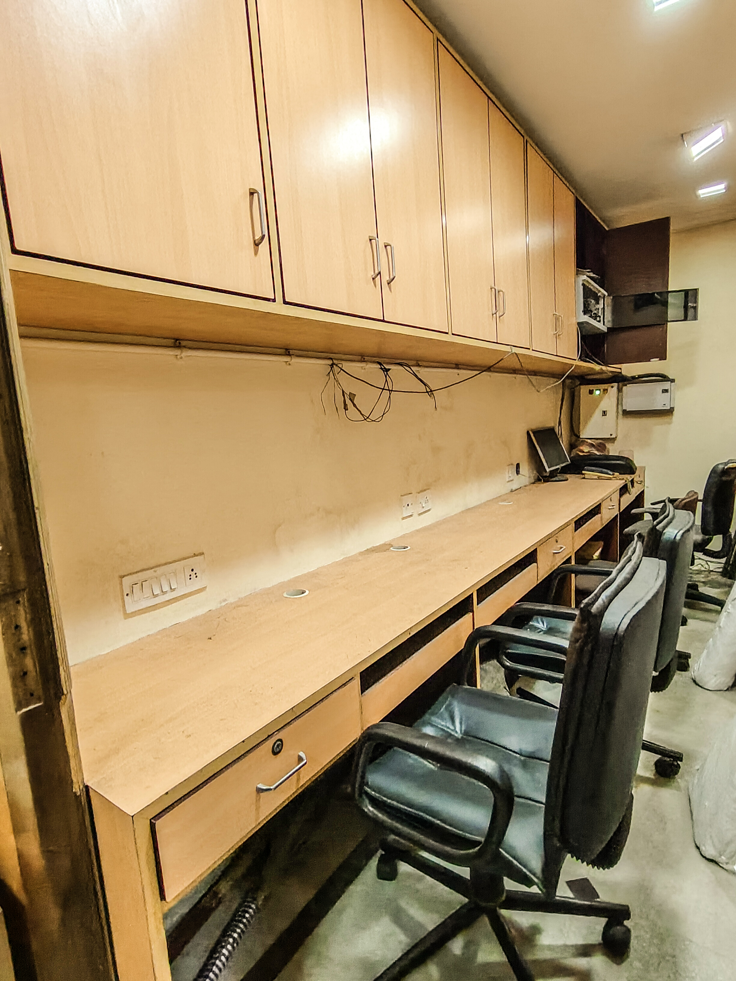 388+ Properties for Sale Near Hind Inox Cinema Hall, Taltala Kolkata