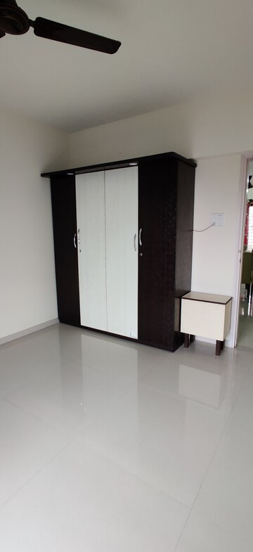 Room in 2 BHK Apartment at Matoshree Pride, Parel – for Rent