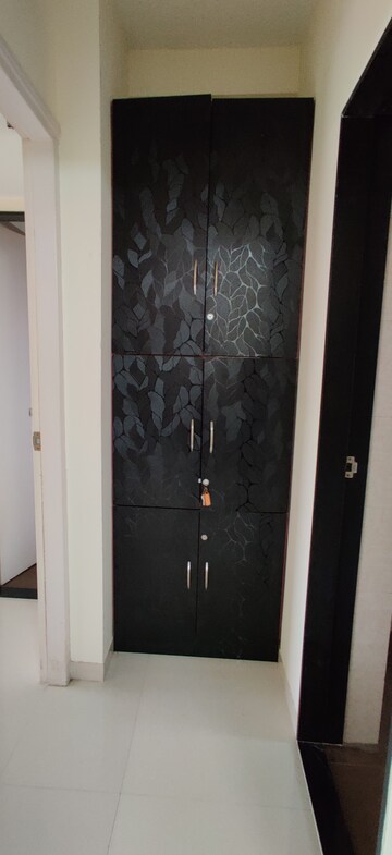 Furnished Amenities in 2 BHK Apartment at Matoshree Pride, Parel – for Rent