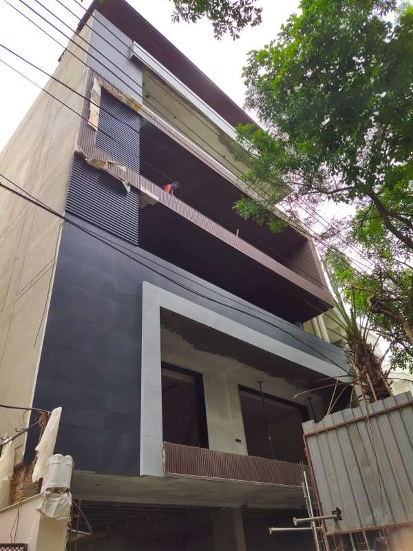 3.5 Bedroom 316 Sq.Yd. Builder Floor in Dlf Phase ii Gurgaon