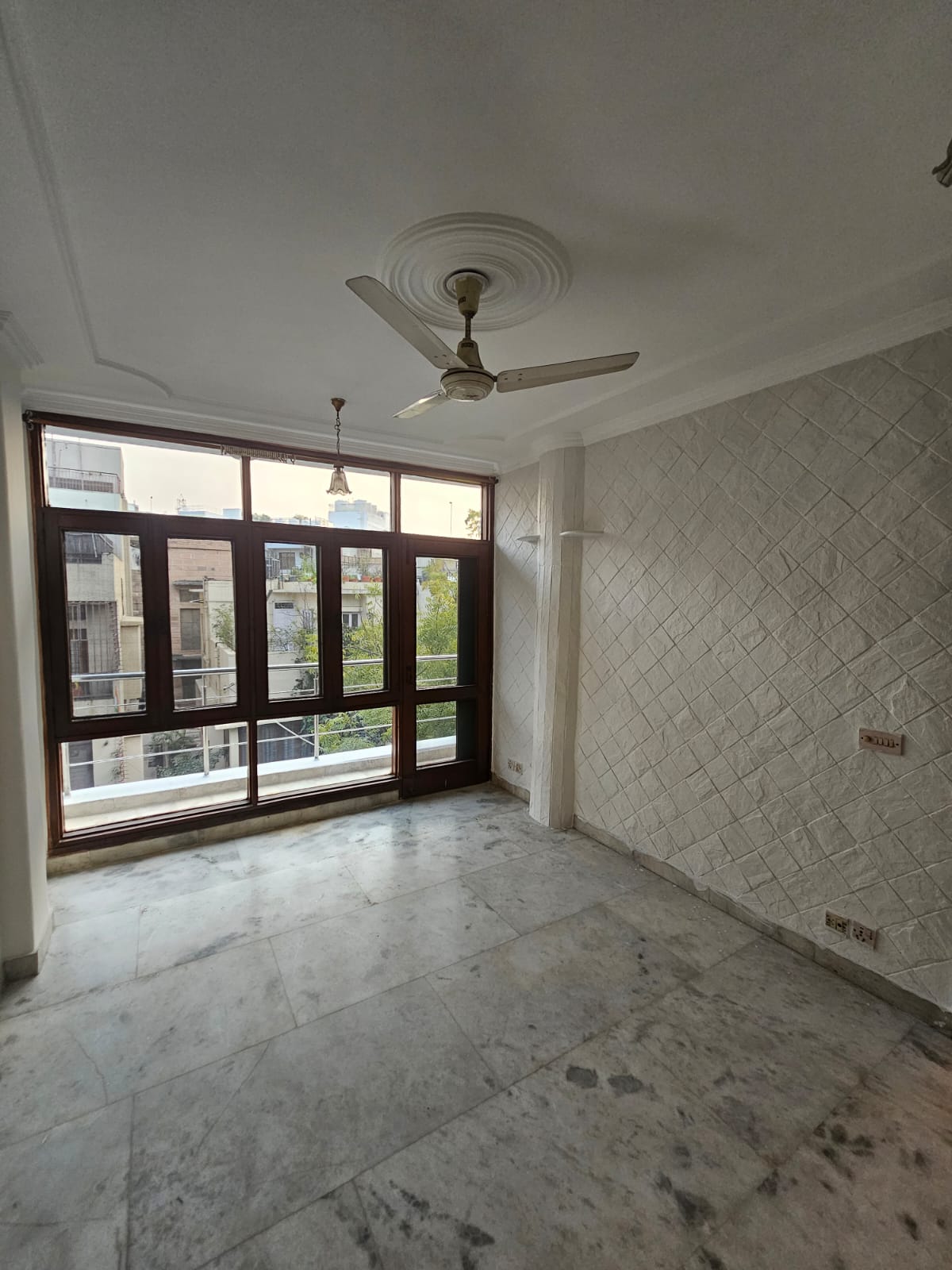 Rental 3 Bedroom 1800 Sq.Ft. Builder Floor in RWA Hauz Khas, Hauz Khas Delhi 6588893