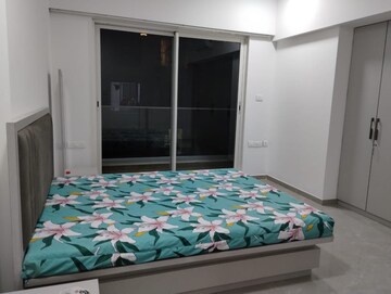 Bedroom in 3 BHK Apartment at Four Bunglows – for Rent