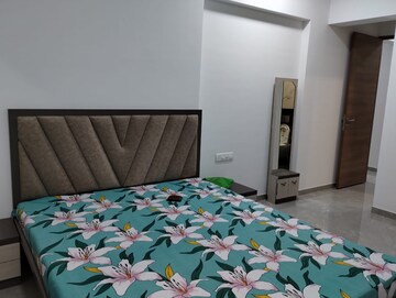 Bedroom in 3 BHK Apartment at Four Bunglows – for Rent