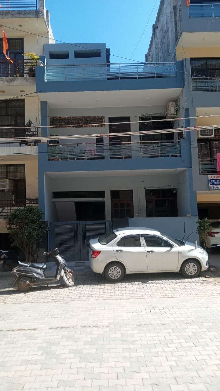 Resale 5 Bedroom 2200 Sq.Ft. Independent House in Guru Nanak Enclave