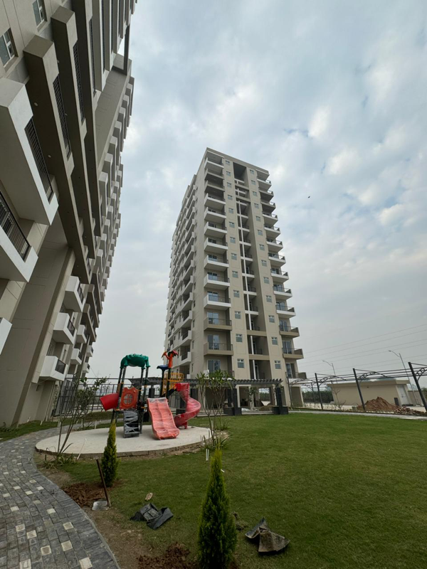 3 BHK Apartment For Resale in Artique Uptown Skylla International Airport Road Zirakpur  6590143