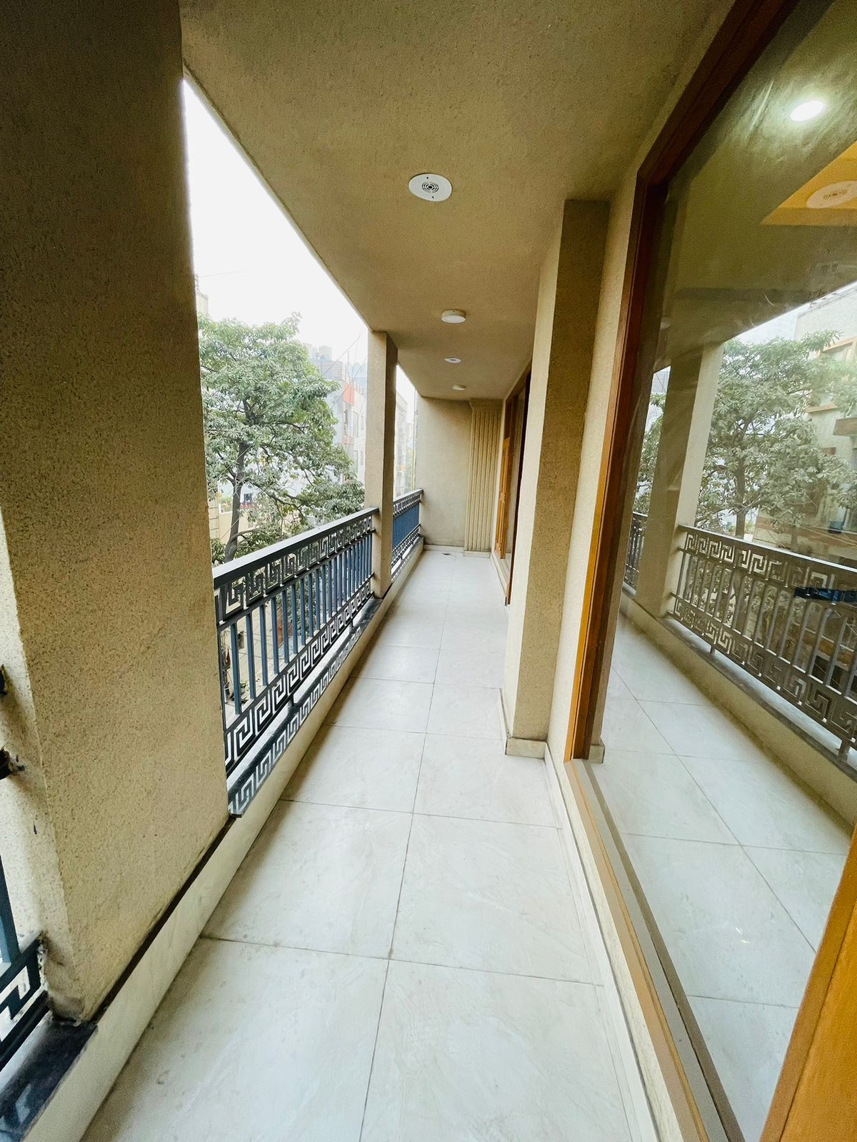 3 BHK Flats for Resale in Freedom Fighters Enclave Saket, Delhi