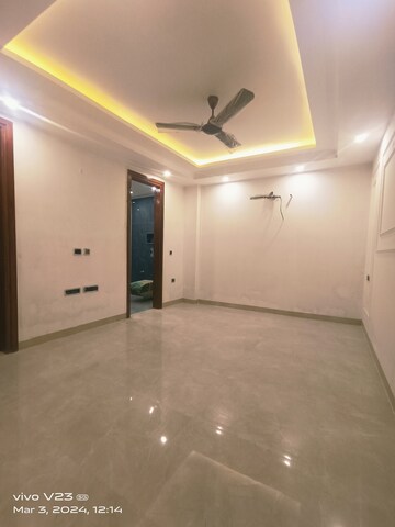 Room in 4 BHK Builder Floor at Chattarpur – for Sale