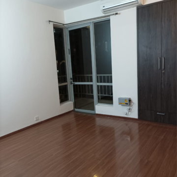 Room in 4 BHK Apartment at Emaar Palm Terraces Select, Sector 66 – for Rent
