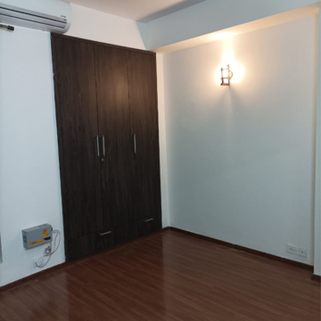 Room in 4 BHK Apartment at Emaar Palm Terraces Select, Sector 66 – for Rent