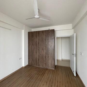 Room in 4 BHK Apartment at Emaar MGF Emerald Hills, Sector 65 – for Rent
