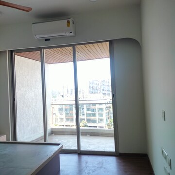Room in 3 BHK Apartment at The Wadhwa The Nest, Andheri West – for Rent