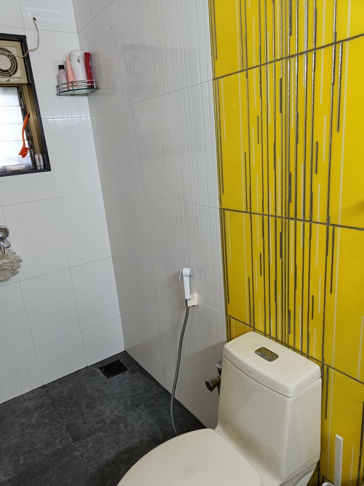 Bathroom, laxmi-royal-classic 4 Bedroom 1450 Sq.Ft. Apartment In Mulund West Mumbai 6600983