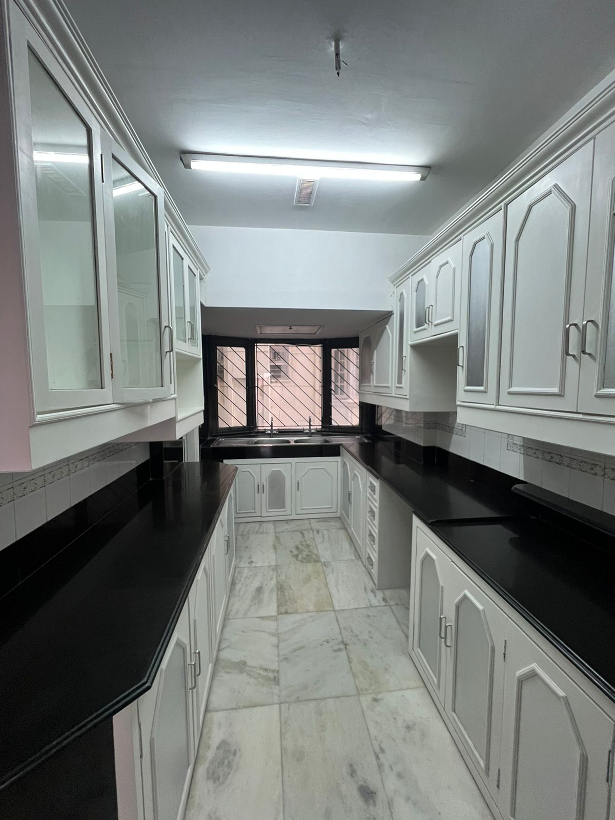 Rental 4 Bedroom 2400 Sq.Ft. Penthouse in Cunningham Road Bangalore