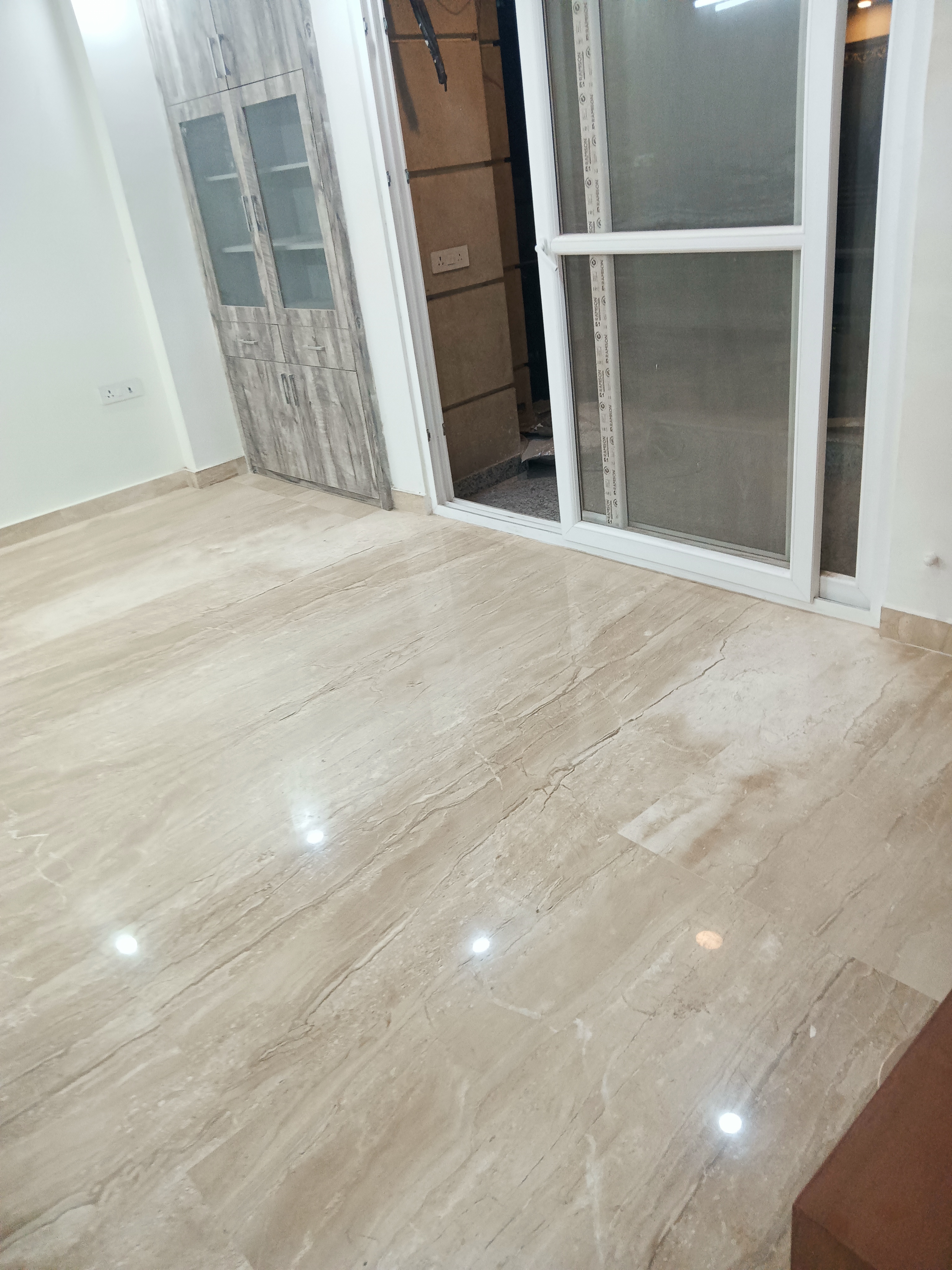 Rental 3 Bedroom 1500 Sq.Ft. Apartment in Gautam Nagar Delhi 6617671