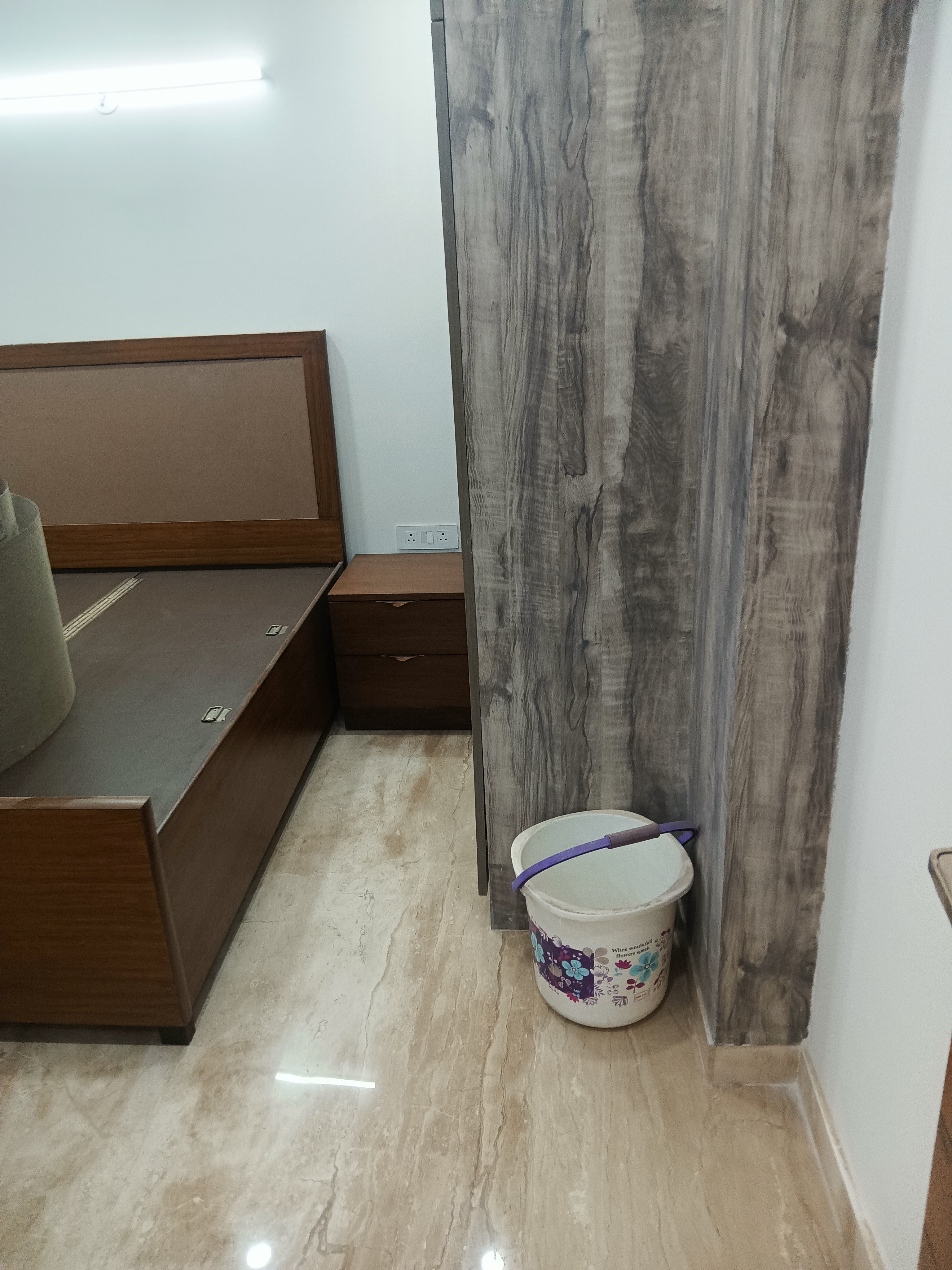 Rental 3 Bedroom 1500 Sq.Ft. Apartment in Gautam Nagar Delhi 6617671