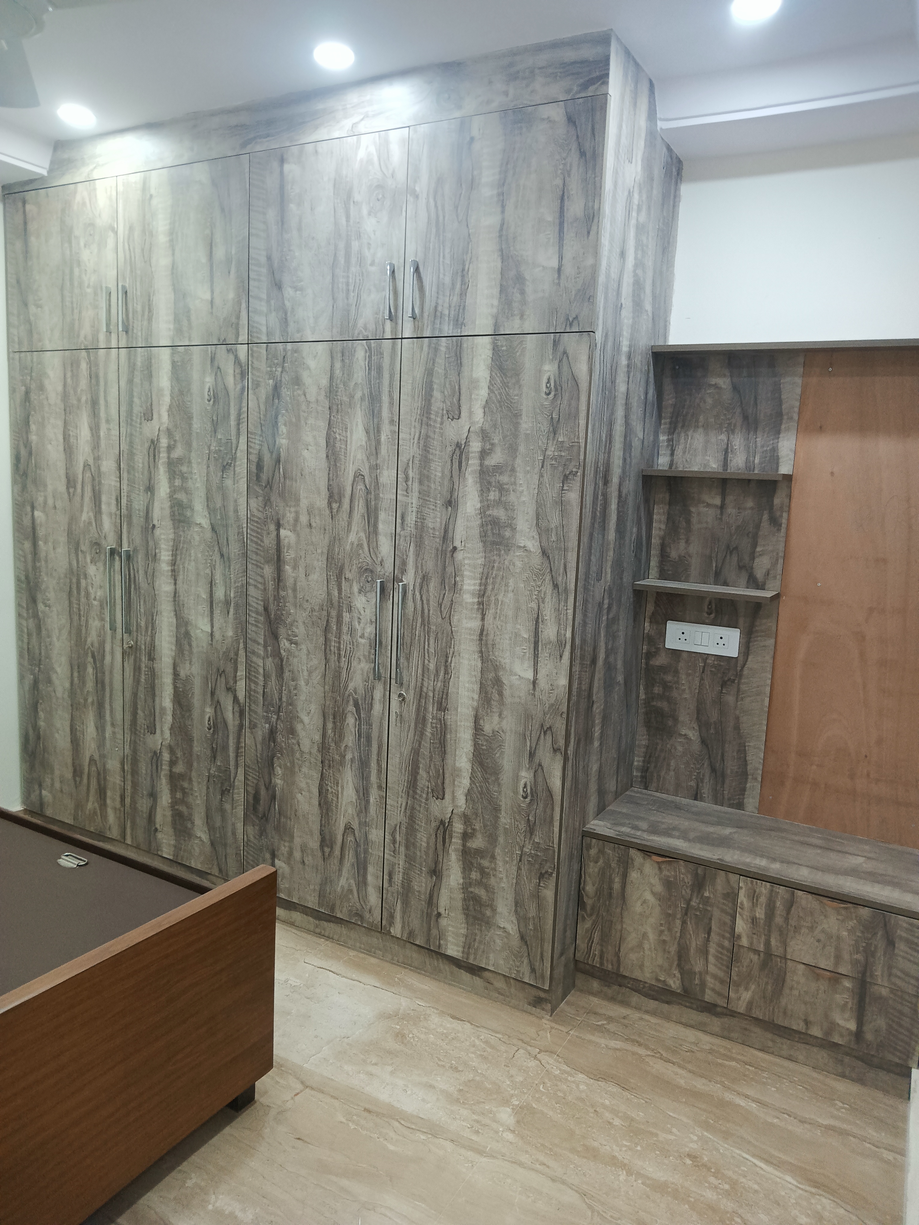 Rental 3 Bedroom 1500 Sq.Ft. Apartment in Gautam Nagar Delhi 6617671