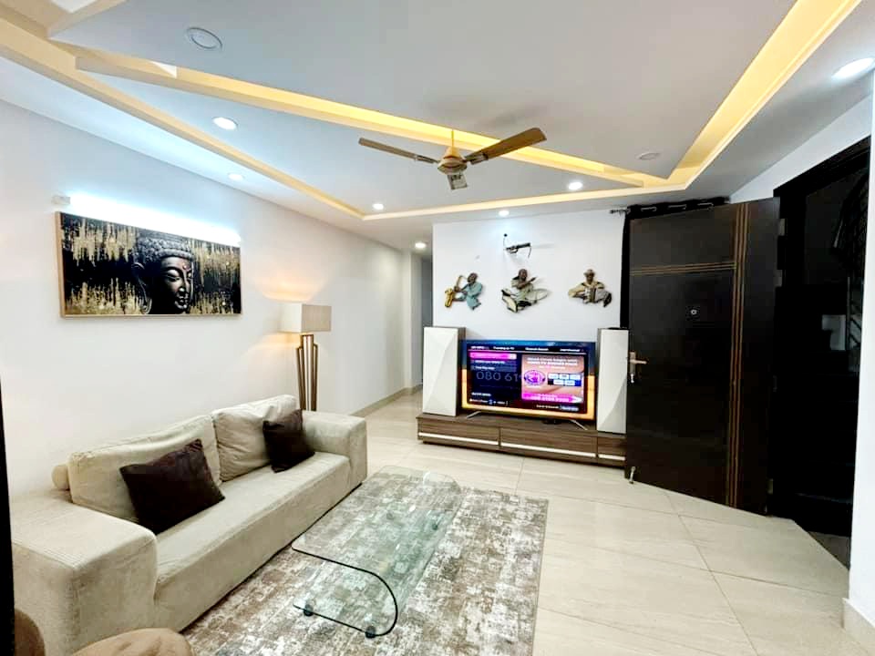 Rental 3 Bedroom 1500 Sq.Ft. Builder Floor in Chattarpur Delhi 6619003