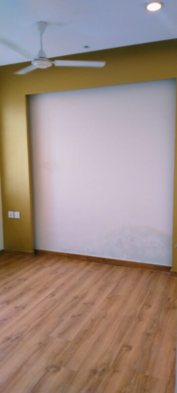 Room in 2 BHK Apartment at Lodha Fiorenza, Goregaon East – for Rent