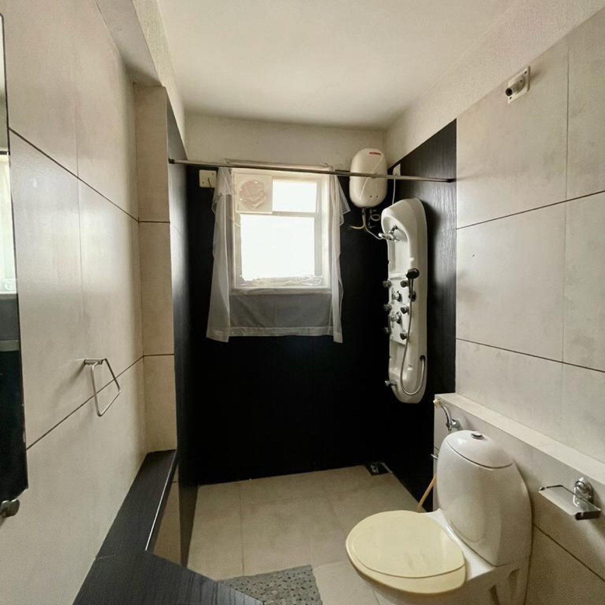 Resale 3 Bedroom 2450 Sq.Ft. Apartment in Vasna Road Vadodara 6622820