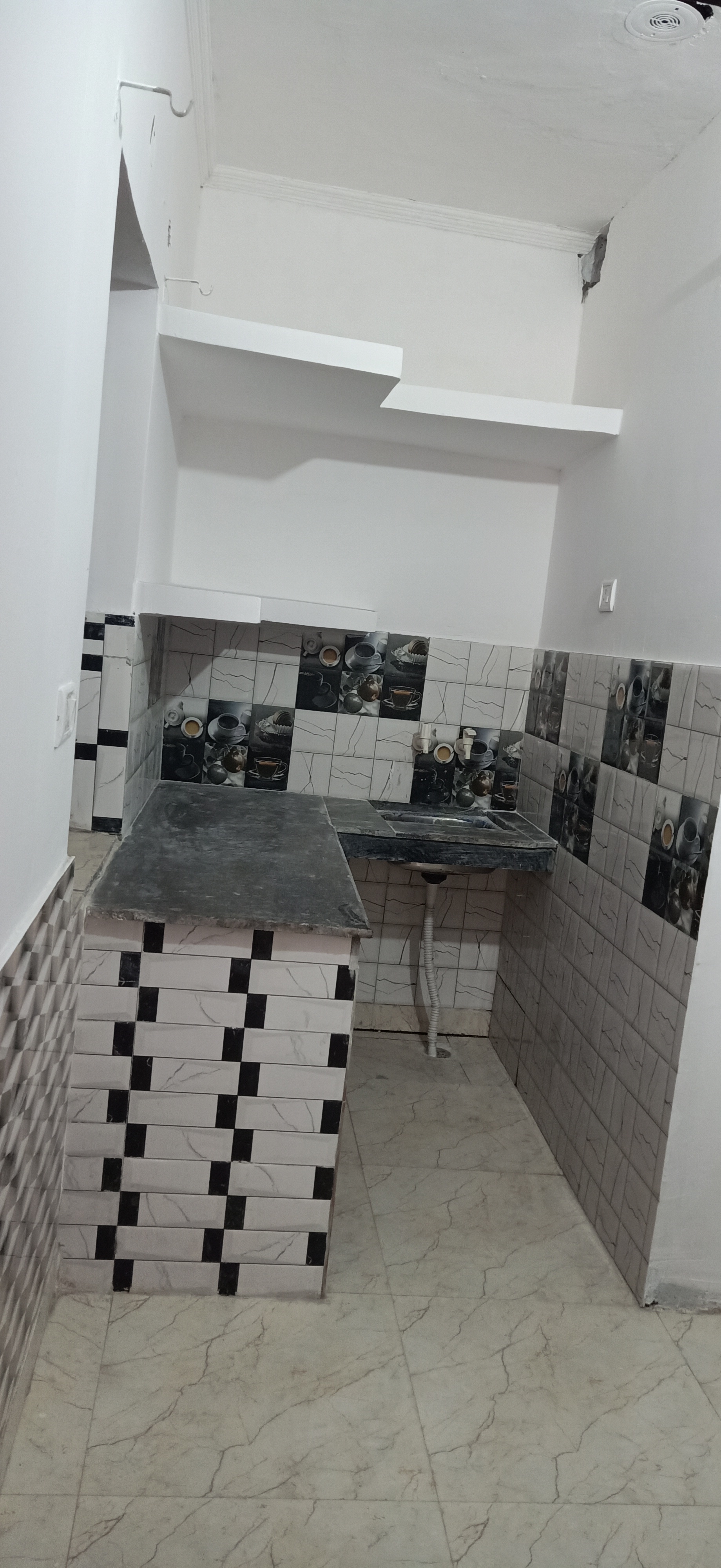 Rental 1 RK 350 Sq.Ft. Independent House in New Ashok Nagar Delhi 6623994