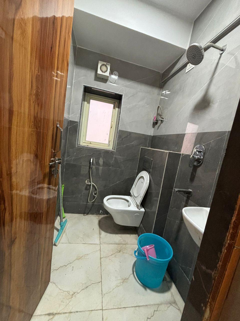 Rental 1.5 Bedroom 450 Sq.Ft. Apartment in DLF Capital Greens Phase I