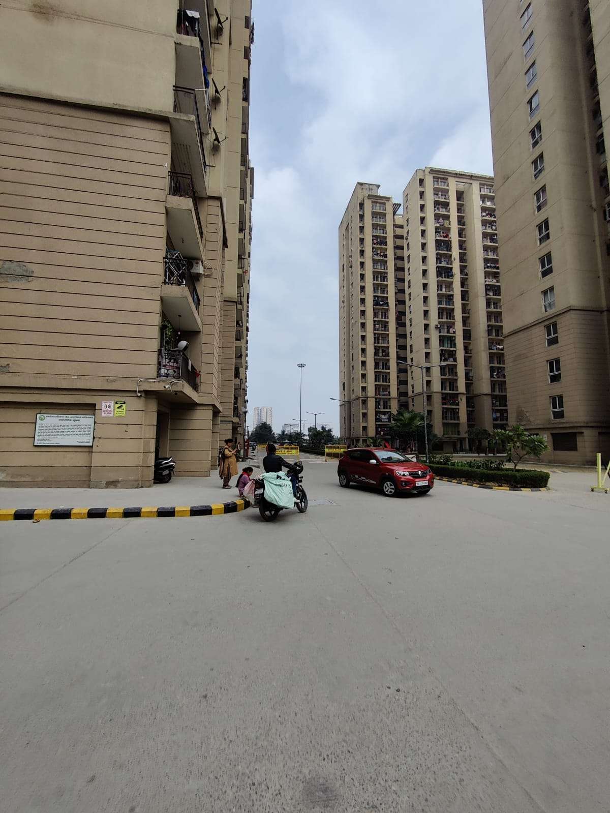 Resale Property in Sare Springview Floors: 3+ Flats for Resale in Sare  Springview Floors Lal Kuan, Ghaziabad