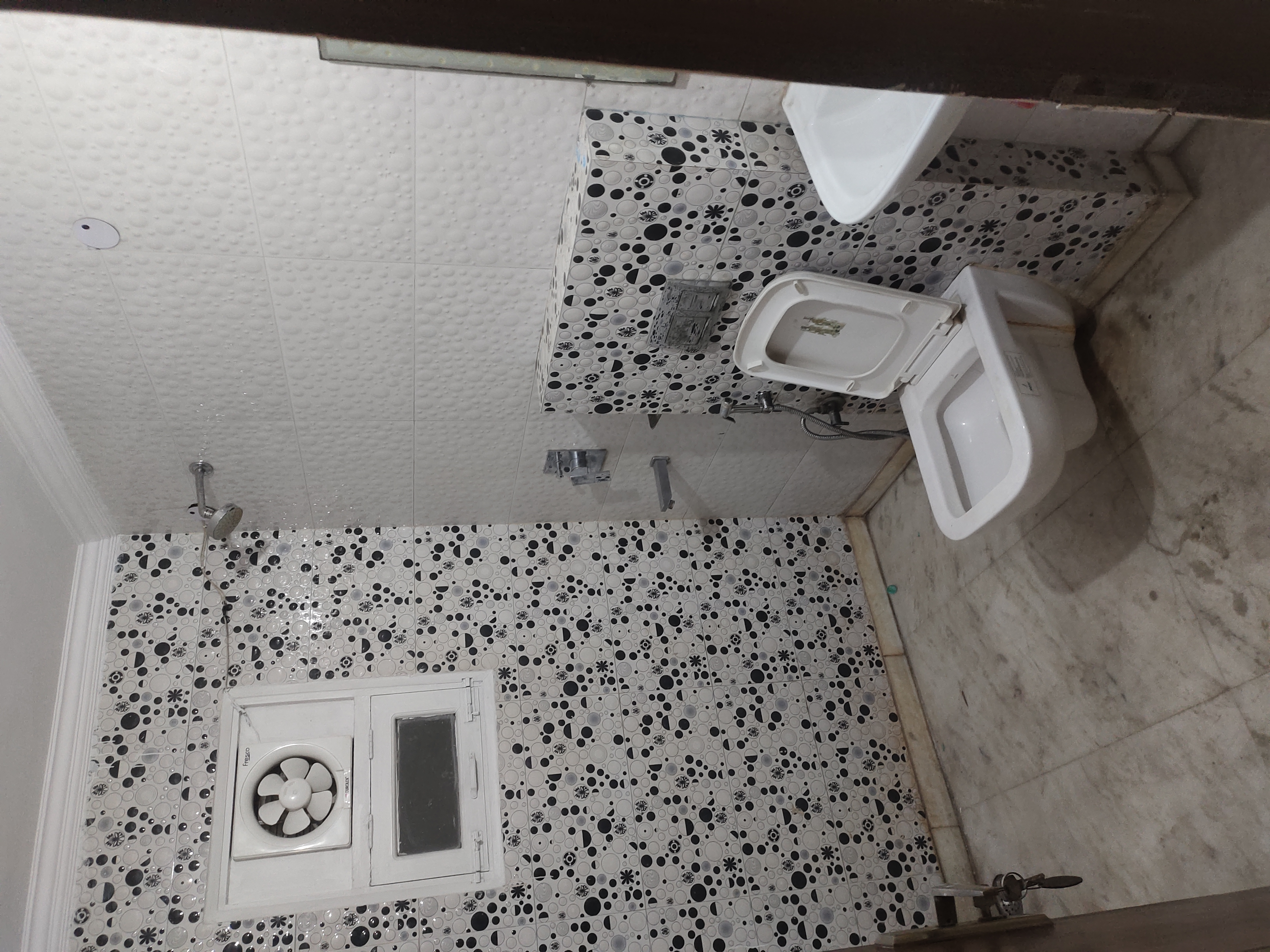 Rental 3 Bedroom 1450 Sq.Ft. Builder Floor in Bali Nagar Delhi 6627320