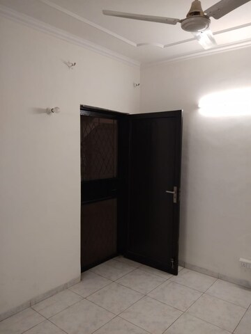 Room in 3 BHK Builder Floor at Shankar Nagar – for Rent